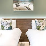 The Pheasant Hotell *